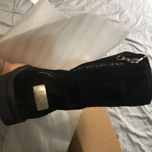 Sellin brand new Ugg boots.